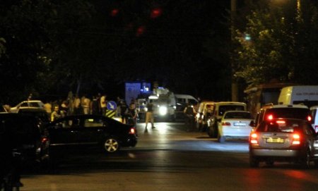 Diyarbakır’da Polis Aracına Saldırı: 3 Yaralı