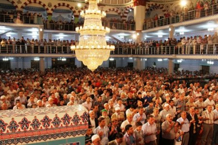 Diyarbakır'da Üç Katlı Camii Ve Avlusu Dolup Taştı