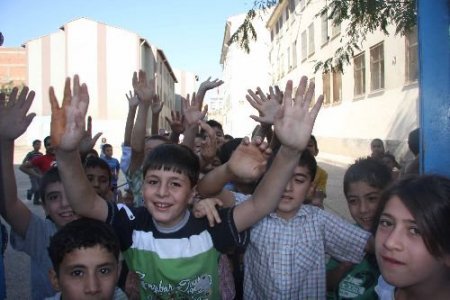 Diyarbakır'da Vatandaşlar 'eğitimi Boykot' Çağrısına Uymadı