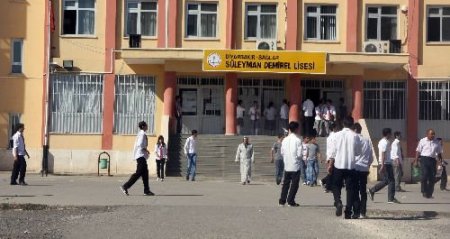 Diyarbakır'da Vatandaşlar 'eğitimi Boykot' Çağrısına Uymadı