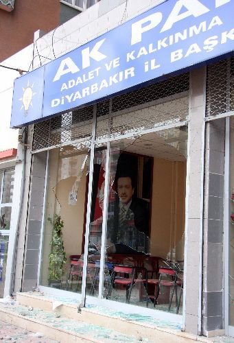 Diyarbakır'daki Gösterilerde 15 Kişi Gözaltına Alındı