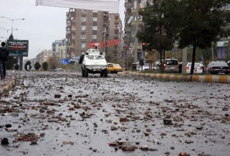 Diyarbakır'daki Gösterilerde 15 Kişi Gözaltına Alındı