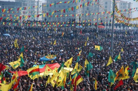 Diyarbakır'daki Nevruz'da barış rüzgarları esti