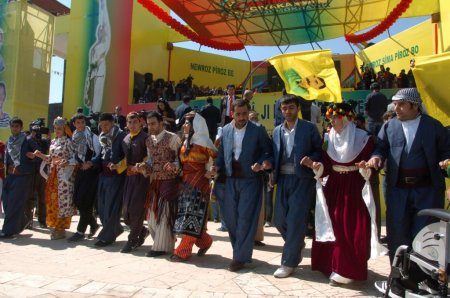 Diyarbakır'daki Nevruz'da barış rüzgarları esti