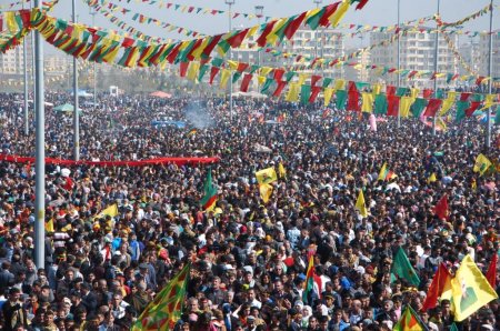Diyarbakır'daki Nevruz'da barış rüzgarları esti