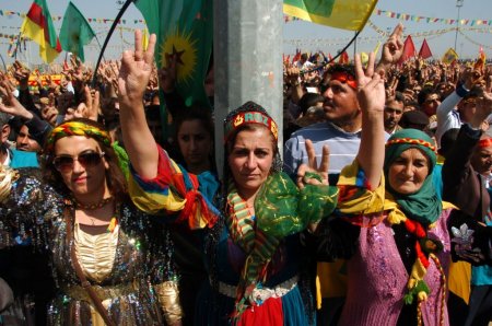 Diyarbakır'daki Nevruz'da barış rüzgarları esti