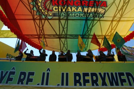 Diyarbakır'daki Nevruz'da barış rüzgarları esti