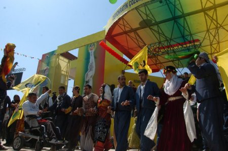 Diyarbakır'daki Nevruz'da barış rüzgarları esti