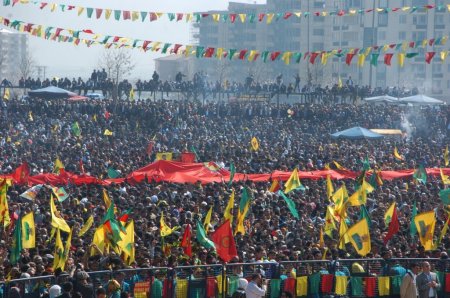 Diyarbakır'daki Nevruz'da barış rüzgarları esti