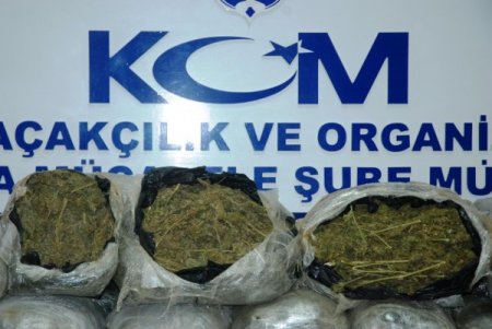Diyarbakır’dan getirilen 125 kilo esrar 60 bin kaçak sigara ele geçirildi