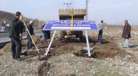 Diyarbakır’ın Girişine 5 Dilde ‘hoşgeldiniz’ Tabelaları Asıldı