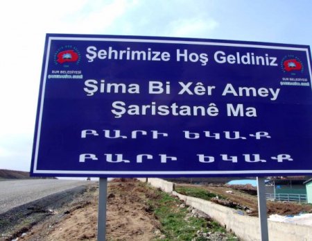 Diyarbakır’ın Girişine 5 Dilde ‘hoşgeldiniz’ Tabelaları Asıldı