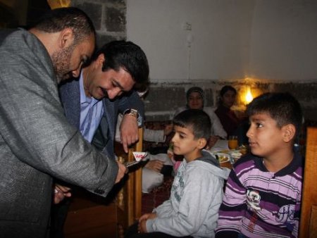 Diyarbakırlı 150 Yetim Tarihi Hasanpaşa Hanı'nda Kahvaltı Yaptı