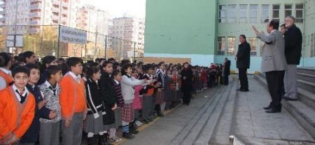 Diyarbakırlı Öğrenciler Pakistan'daki Akranlarını Unutmadı