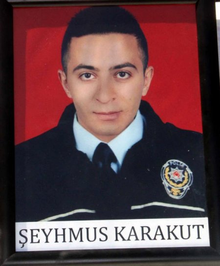 Diyarbakırlı şehit Kürtçe ağıtlarla toprağa verildi