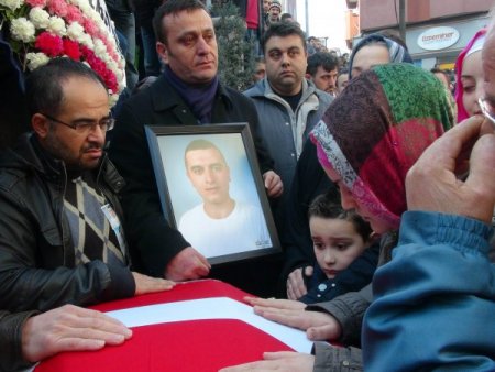 DNA testi ile kimlikleri tespit edilen 3 madenci toprağa verildi