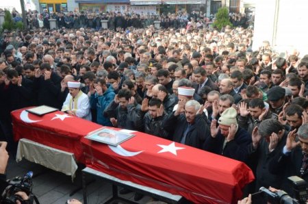 DNA testi ile kimlikleri tespit edilen 3 madenci toprağa verildi