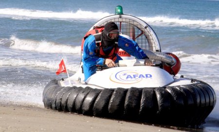 Doğal afetlerde keşif yapacak Türkiye’nin ilk uçan teknesi görücüye çıktı