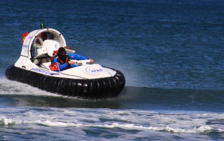 Doğal afetlerde keşif yapacak Türkiye’nin ilk uçan teknesi görücüye çıktı