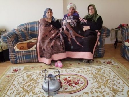 Doğalgaz Boruları Kırıldı, Vatandaşlar Battaniyeye Sarıldı