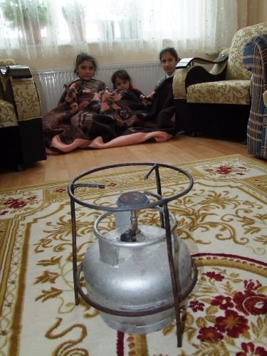 Doğalgaz Boruları Kırıldı, Vatandaşlar Battaniyeye Sarıldı