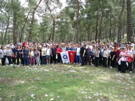 Doğaseverler 9 kilometre yürüdü