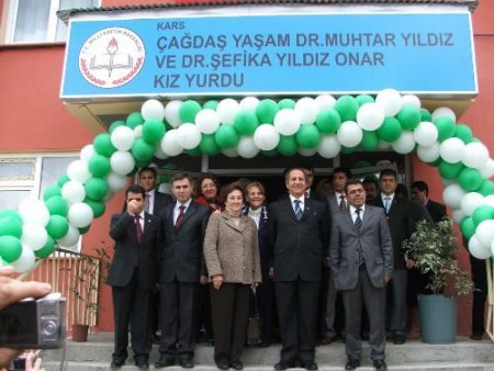 Doğduğu Kente Yurt Yaptırdı