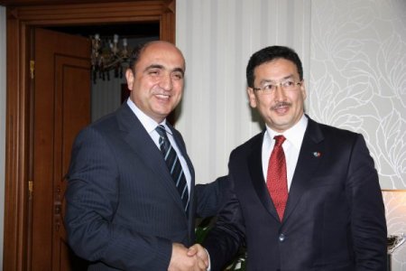 Doğu Türkistan heyeti Başkan Nevzat Palta’yı ziyaret etti