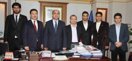 Doğu Türkistan heyeti Başkan Nevzat Palta’yı ziyaret etti