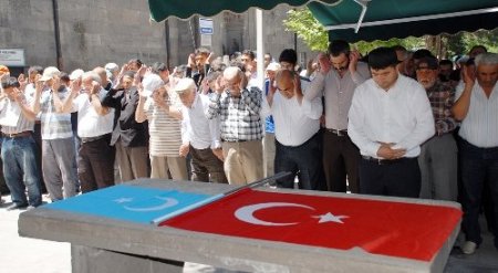Doğu Türkistanlılar için gıyabi cenaze namazı kılındı