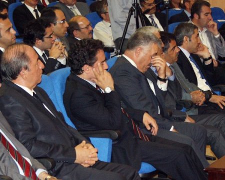 Doğu Turuna Çıkan Siyasiler Yorgun Düştü