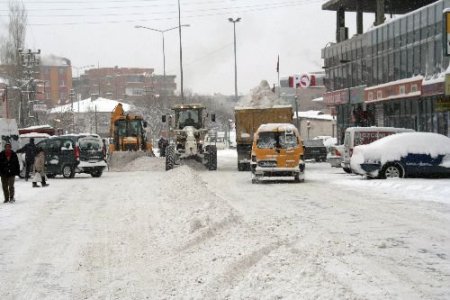 Doğubayazıt Belediyesi Kar Temizleme Çalışması Başlattı