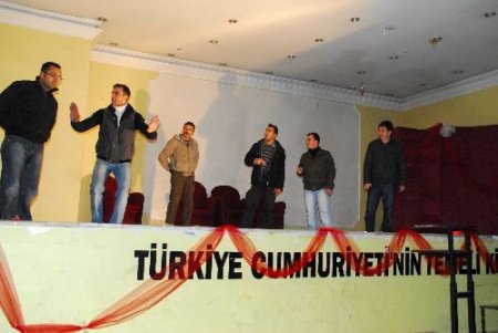 Doğubayazıt'ta 30 Öğretmen Tiyatro Grubu Kurdu
