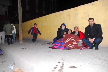 Doğubayazıt'ta Depremden Korkan Vatandaşlar Gece Evlerine Giremedi