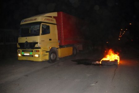 Doğubayazıt'ta Göstericiler Basın, Polis Ve İtfaiye Araçlarına Saldırdı