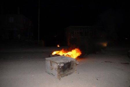 Doğubayazıt'ta Göstericiler Basın, Polis Ve İtfaiye Araçlarına Saldırdı