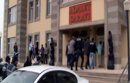 Doğubayazıt'ta Kck Operasyonunda 8 Tutuklama