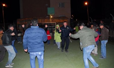 Doğubayazıt'ta Polisler, Vatandaşlarla Halay Çekerek Nevruz'u Kutladı