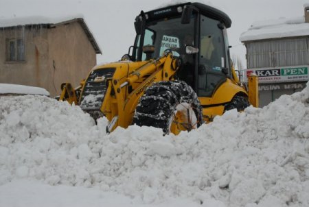 Doğuda kış: Başkale’de 54 köy yolu ulaşıma kapalı