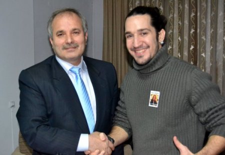 Doğukan Manço babasının doğum yeri olan Kozan'a hayran kaldı