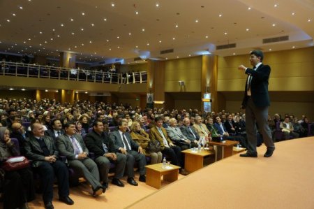 'Doğum gününde eşine deterjan götüren erkekler var'