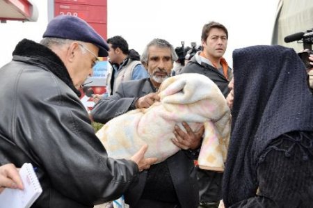 Doğum Sonrası Rahatsızlanan Kadın Askeri Araçla Getirildi