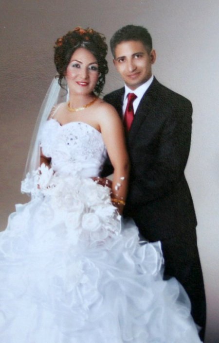 Doğumda vefat eden anne toprağa verildi