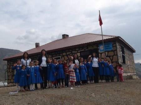 Doğunun fedakar öğretmenleri: Zorlukları sevgi diliyle aşıyoruz (Özel)