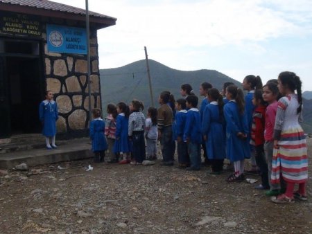 Doğunun fedakar öğretmenleri: Zorlukları sevgi diliyle aşıyoruz (Özel)