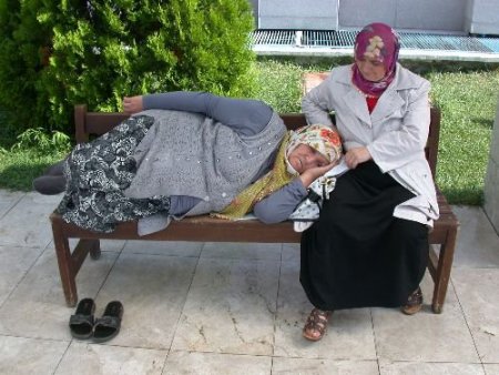 Doktor, Zamanında Gelmediği Servise Muayene Sırası Geçti Diye Hastaya Bakmadı