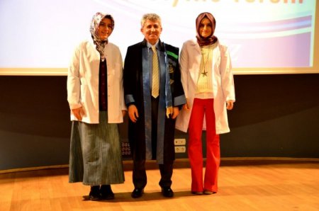 Doktor adayı öğrenciler beyaz önlük giydi