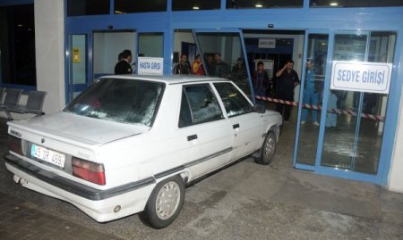 Doktora kızan şahıs otomobiliyle acil servise daldı