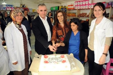 Doktorlardan hemşirelere sürpriz kutlama