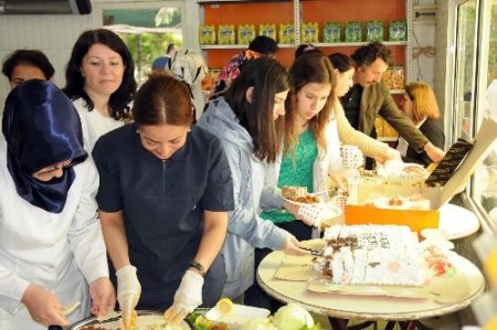 Doktorlardan hemşirelere sürpriz kutlama